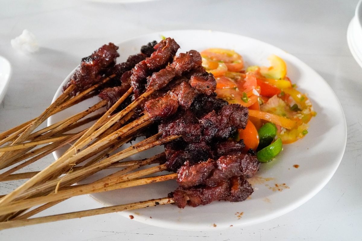 Sate Kambing Malam Hari, Teman Nongkrong Paling Pas